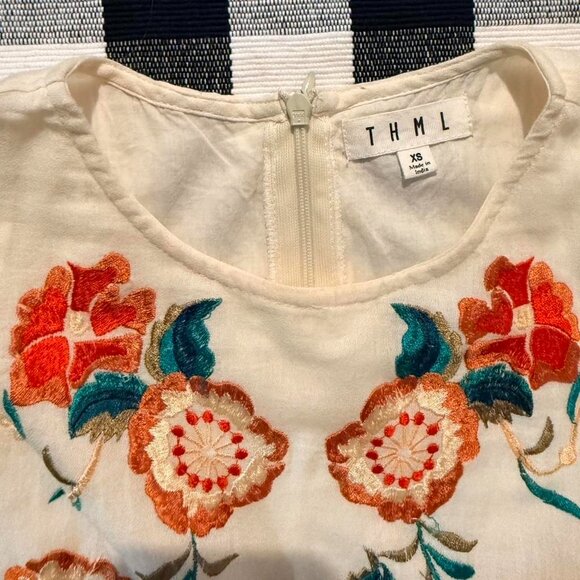 THML Anthropologie White Cotton Embroidered Dress Size XS Like New - Picture 2 of 3